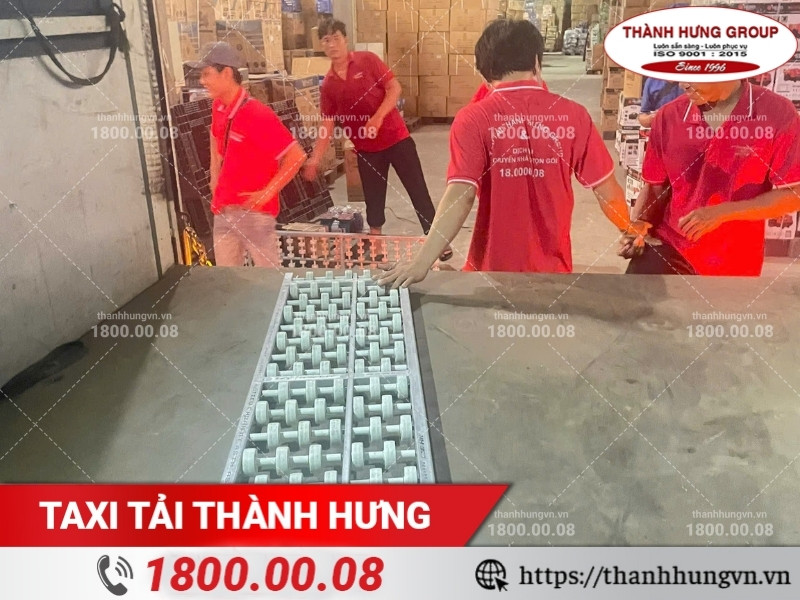 Thành Hưng Group đầu tư băng tải con lăn hỗ trợ bốc xếp và vận chuyển hàng hóa
