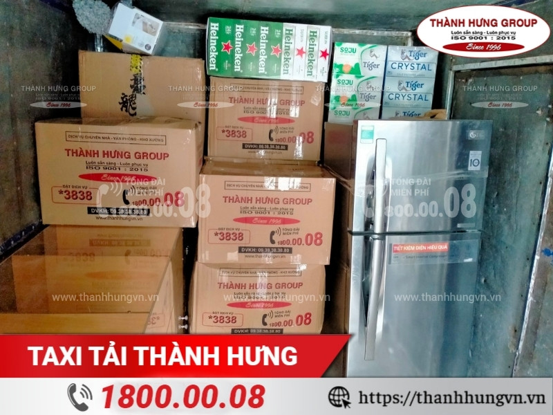 Thành Hưng đóng gói đồ đạc chuyển nhà bằng thùng carton chắc chắn, vật liệu bọc lót chuyên dụng.