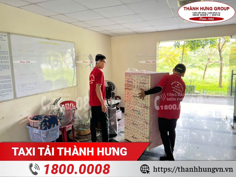 Vận Tải Thành Hưng dúng xe đẩy để bốc xếp chuyên nghiệp, an toàn