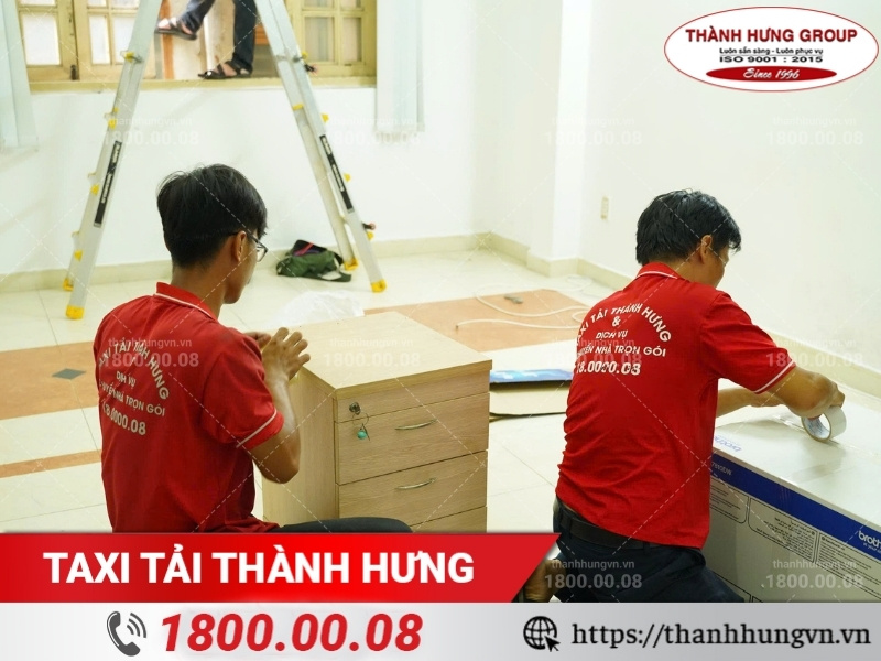 Thành Hưng Group vận chuyển đồ đạc văn phòng an toàn, cam kết đền bù khi gặp sự cố.