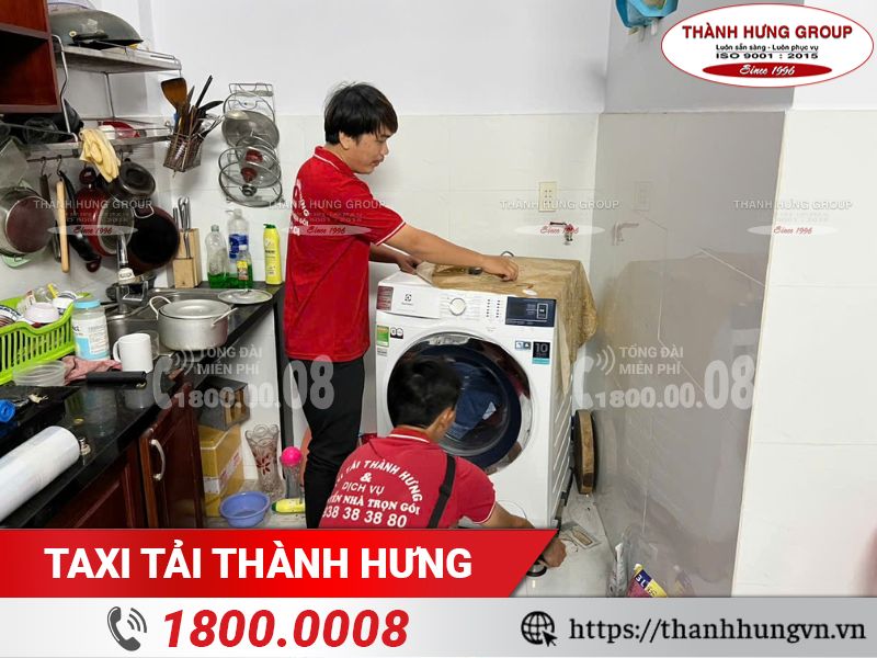Vận Tải Thành Hưng hỗ trợ đóng gói máy giặt trước khi bốc xếp