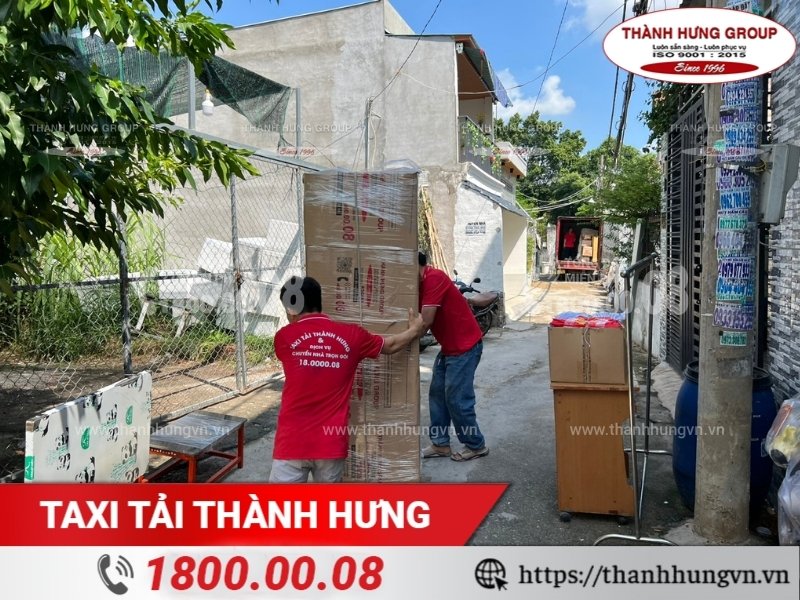 Thành Hưng hỗ trợ khách hàng chuyển nhà trong hẻm nhỏ an toàn, chuyên nghiệp.