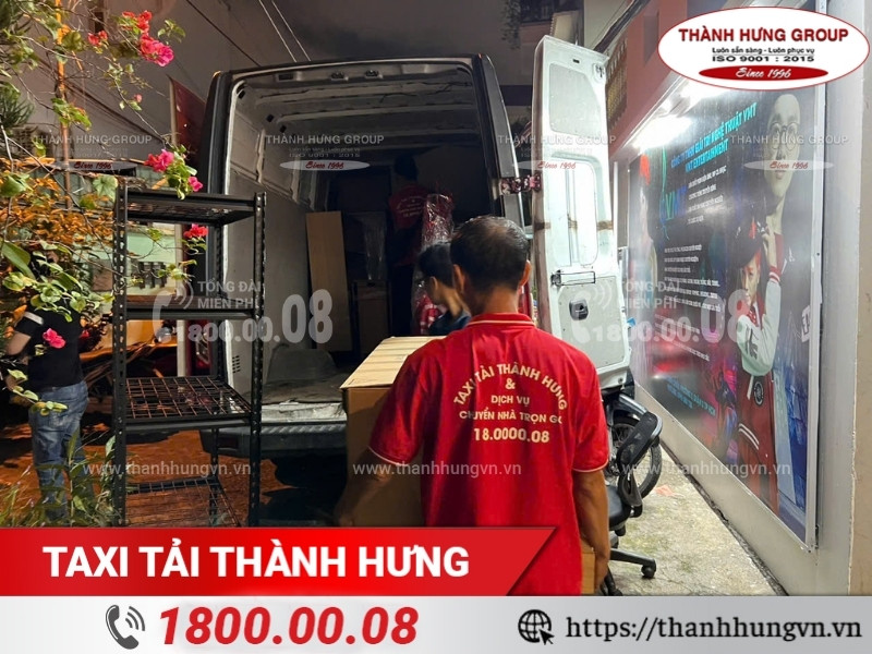Thành Hưng hỗ trợ khách hàng chuyển nhà văn phòng ngoài giờ hành chính.