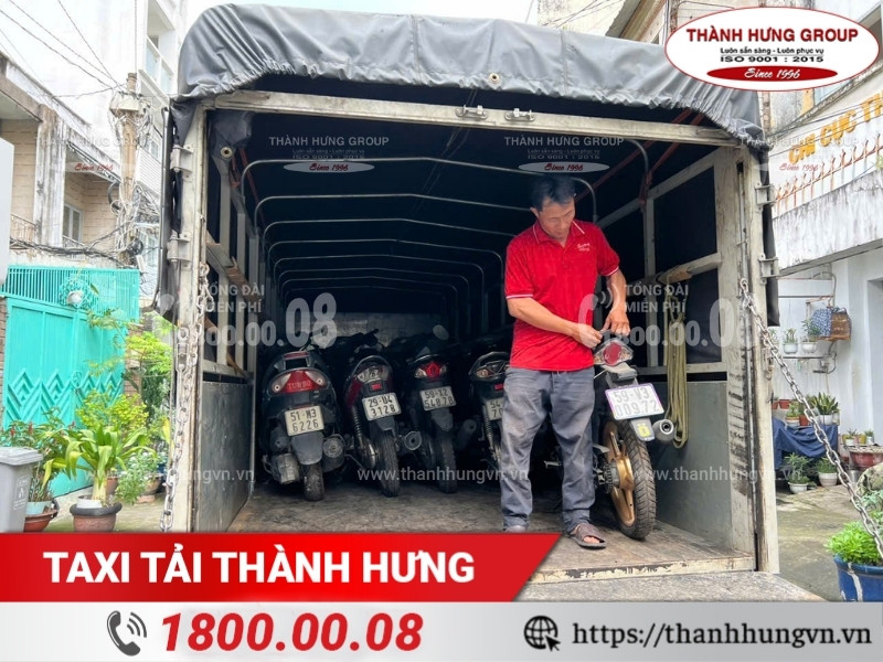 Thành Hưng vận chuyển xe máy bằng xe tải thùng kín/ thùng mui phủ bạt.