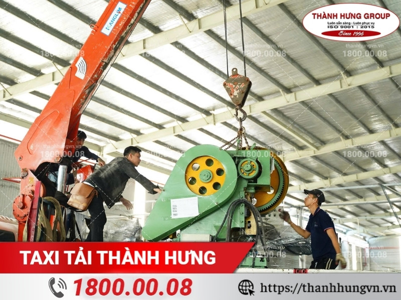 Thành Hưng sở hữu hệ thống cẩu kéo hiện đại, nhân sự vận hành có kinh nghiệm.