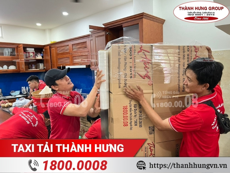 Thành Hưng sử dụng băng keo và bìa carton, đóng gói chắc chắn.
