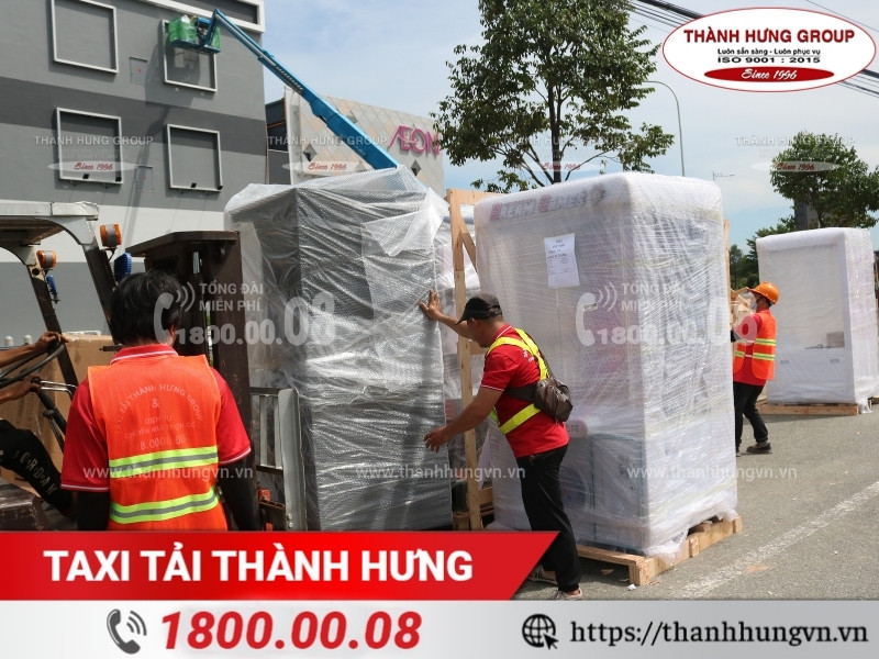 Thành Hưng sử dụng xe nâng để vận chuyển máy gane an toàn