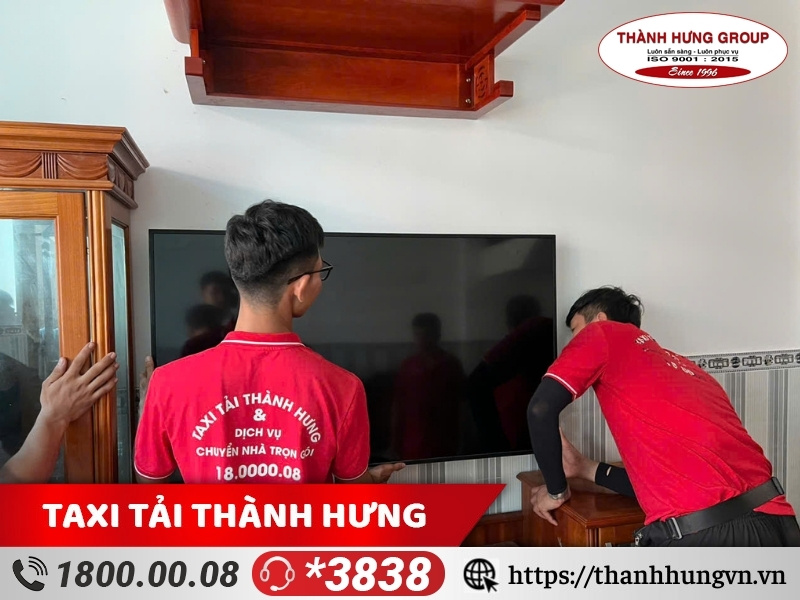 Tháo dỡ tivi và vệ sinh sạch sẽ