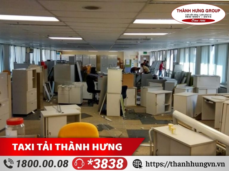 Tháo dỡ văn phòng là quá trình phá bỏ toàn bộ hoặc một phần cấu trúc văn phòng 