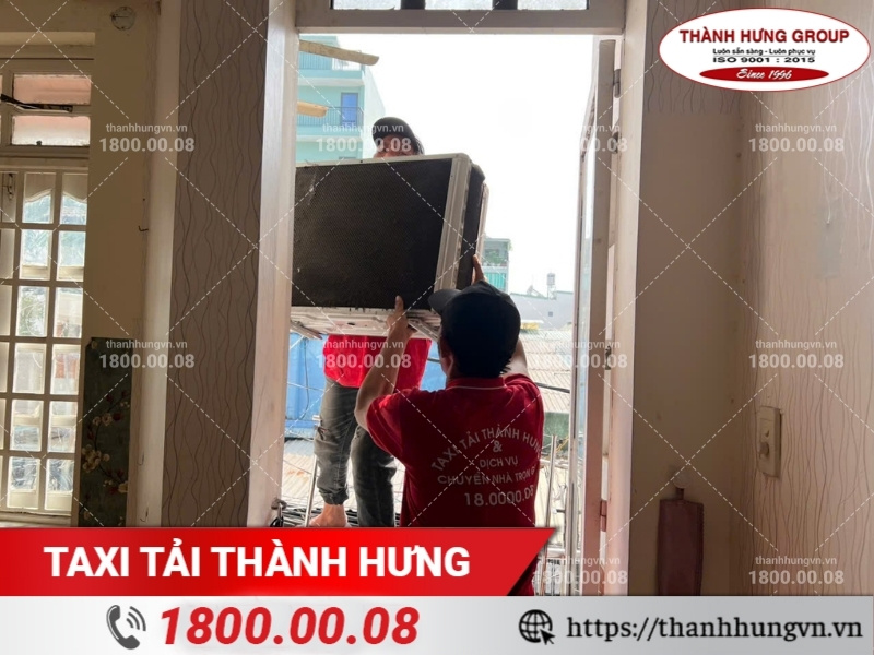 Đội ngũ nhân viên chuyên nghiệp đảm bảo quá trình tháo lắp máy điều hòa diễn ra an toàn
