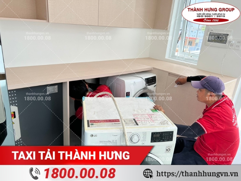 Tháo lắp máy giặt.
