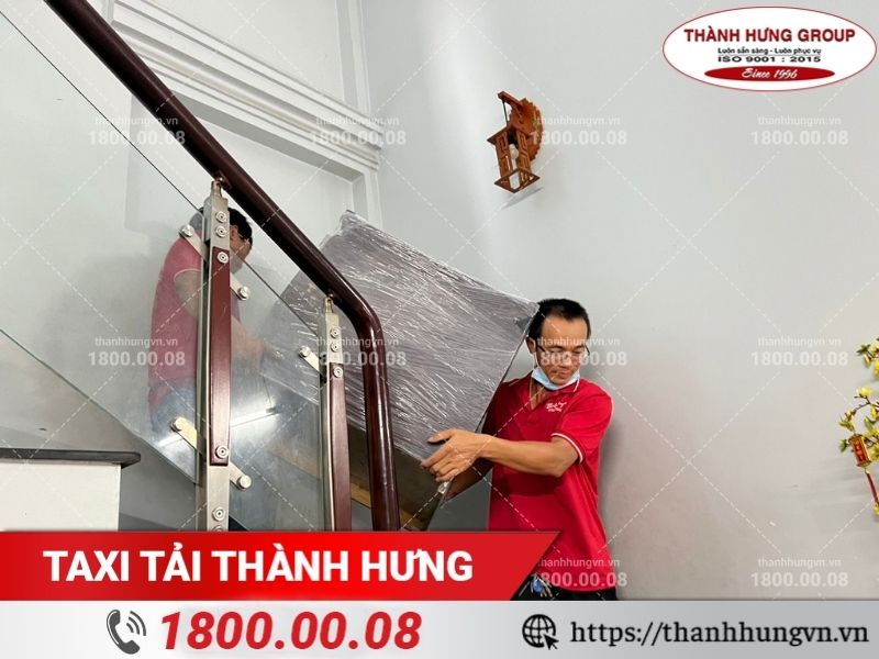 Tháo rời đồ đạc và bọc lót cẩn thận trước khi vận chuyển.