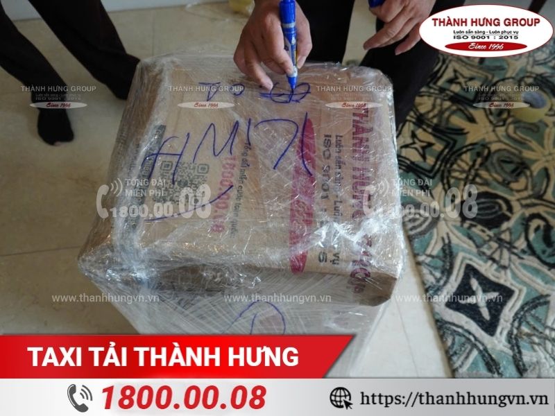 Thùng carton chắc chắn để đóng gói hàng dễ vỡ.