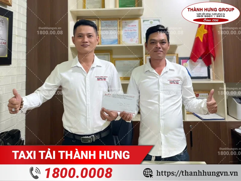Trao thưởng chuyên viên khảo sát đạt thành tích tốt tháng 12/2025