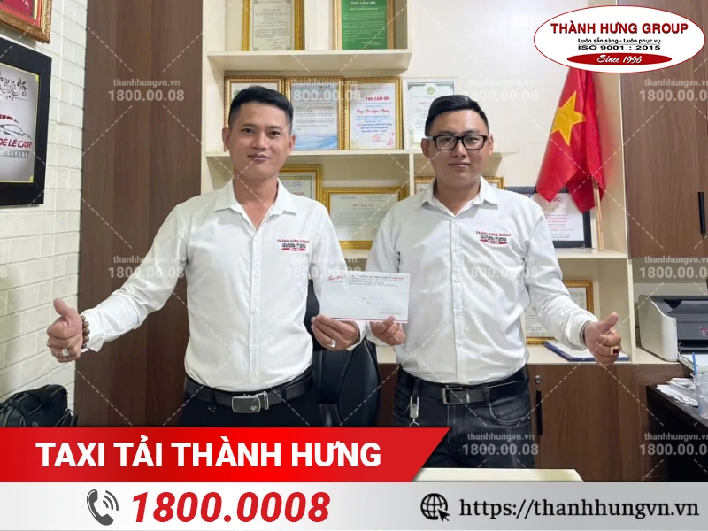 Trao thưởng chuyên viên khảo sát đạt thành tích tốt tháng 12/2025