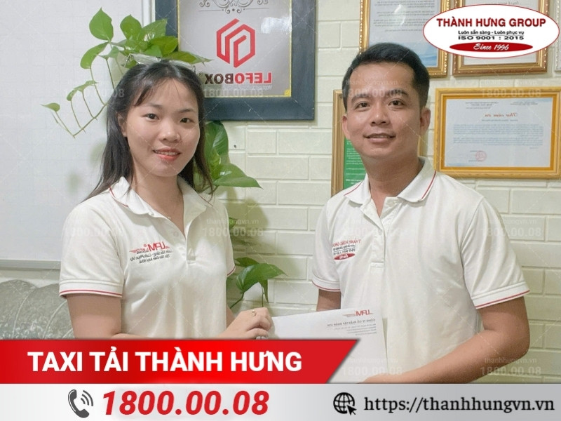 Trao thưởng chuyên viên khảo sát đạt thành tích tốt tháng 12/2024