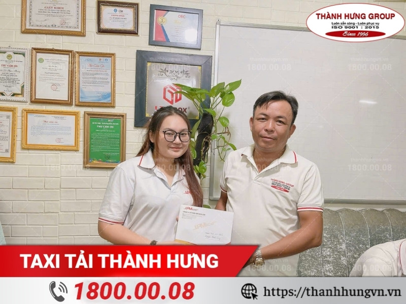 Trao thưởng chuyên viên khảo sát đạt thành tích tốt tháng 2/2025
