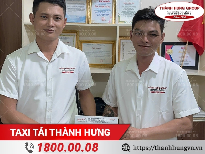 Trao thưởng chuyên viên khảo sát đạt thành tích tốt tháng 9/2025