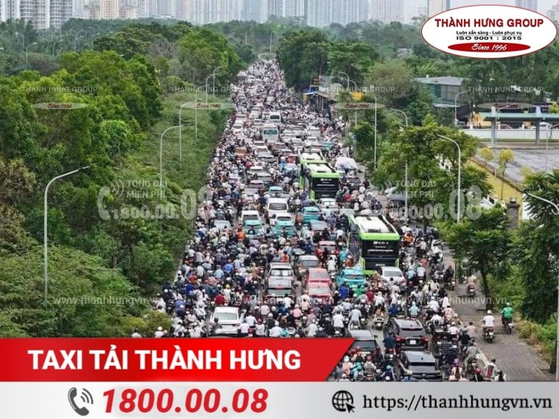 Tình trạng tắc đường tại Hà Nội ngày càng căng thẳng.