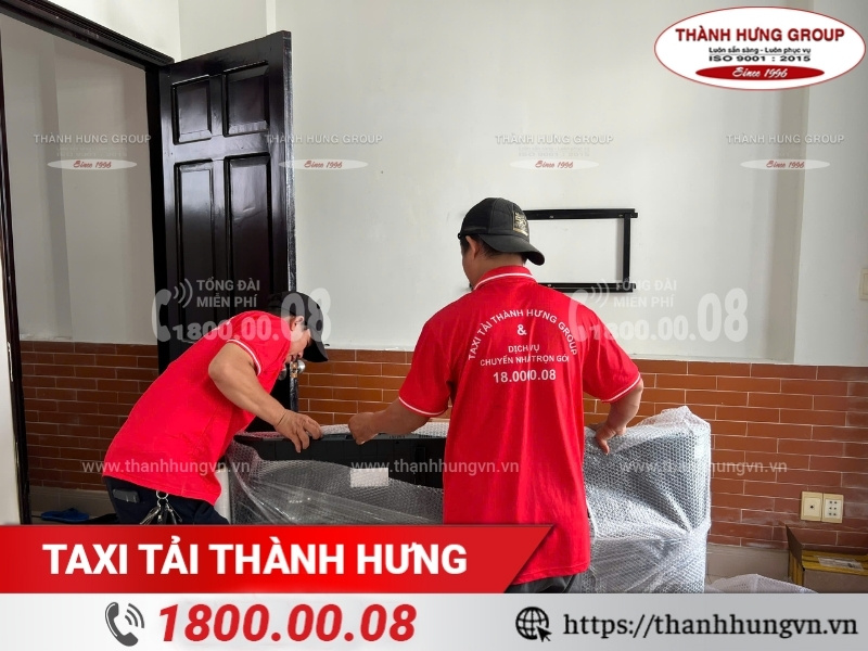 Tivi được bọc mút xốp nhiều lớp và vận chuyển an toàn.