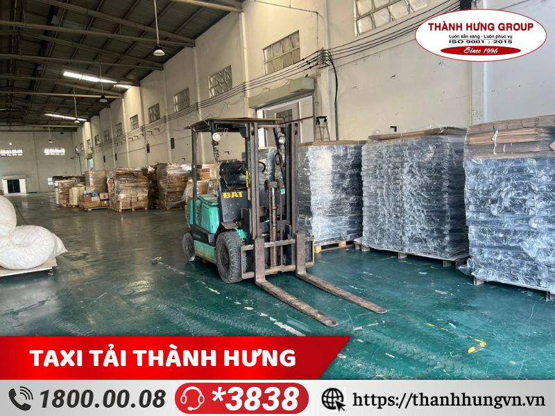 Thành Hưng trang bị đầy đủ hệ thống xe nâng đẩy phục vụ nhu cầu chuyển kho xưởng nhanh chóng