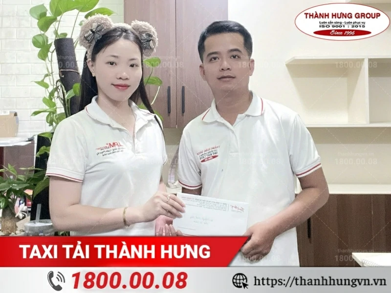 Trao thưởng chuyên viên khảo sát đạt thành tích tốt tháng 3/2025