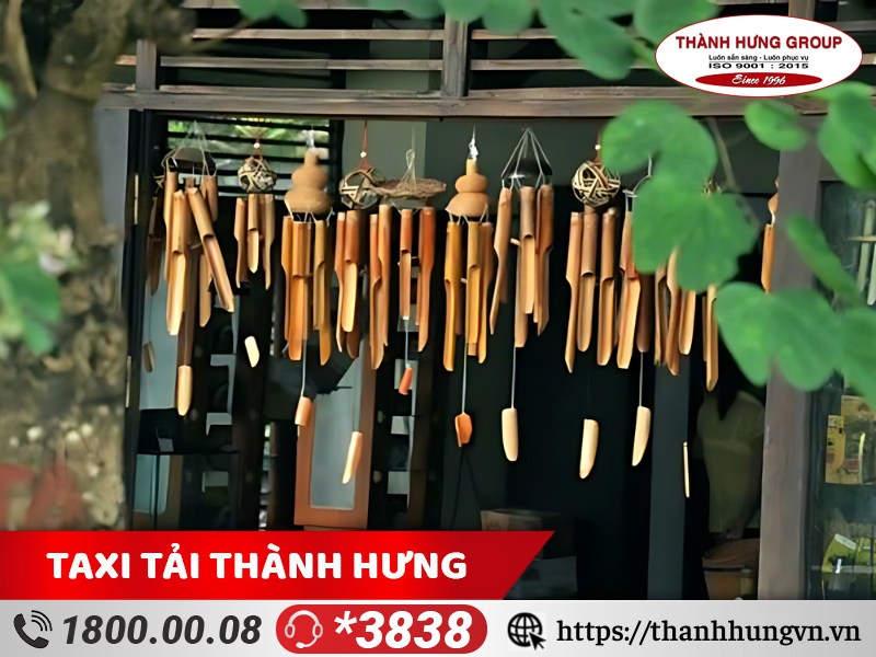 Treo chuông gió để dẫn khí luân chuyển trong nhà