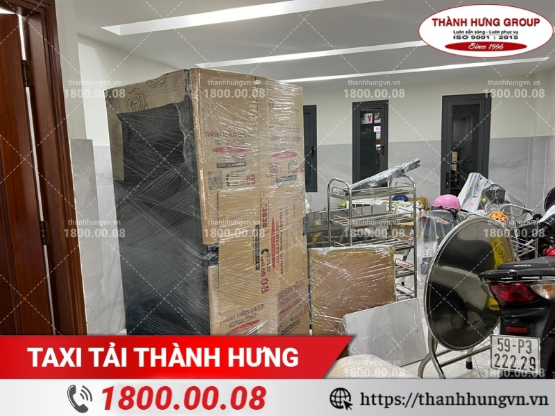 Tủ lạnh được bọc nilon và bìa carton chắc chắn.