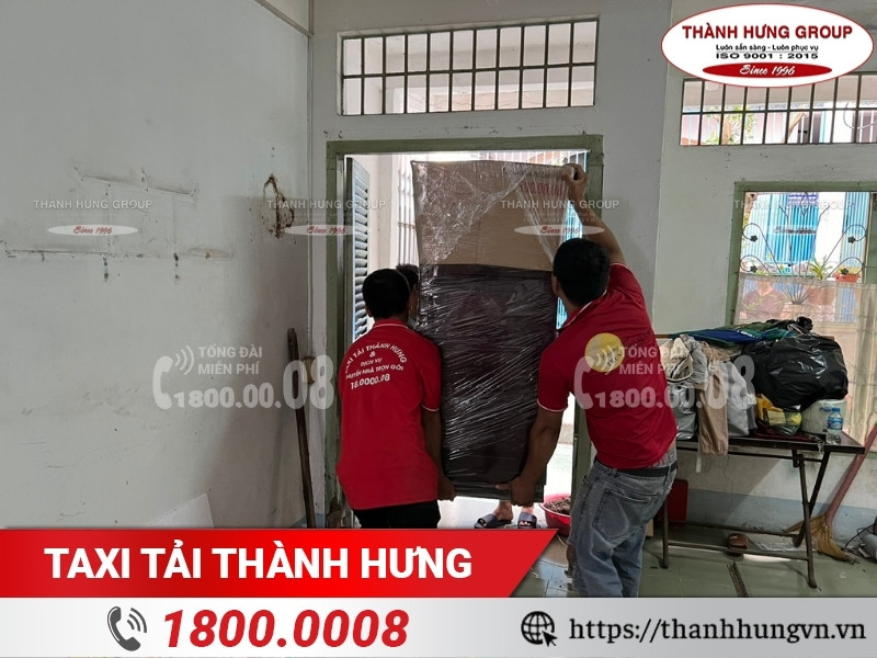 Tủ lạnh được đóng gói chắc chắn, cẩn thận.