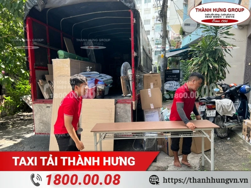 Vận chuyển bàn ghế vừa mất thời gian, vừa tốn công sức.