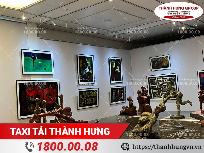 Vận chuyển bộ sưu tập nghệ thuật đòi hỏi sự tỉ mỉ, cẩn thận.