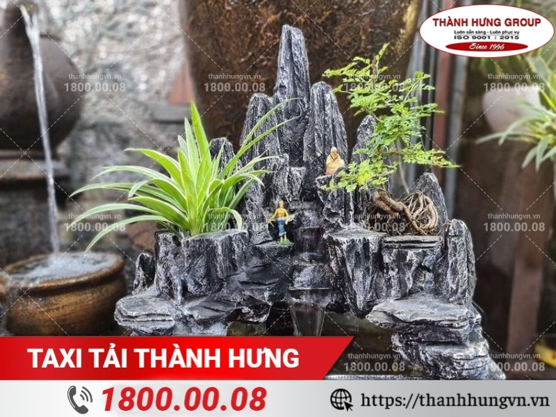 Vận chuyển hòn non bộ cần nhân lực có kinh nghiệm để bảo vệ tiểu cảnh an toàn.