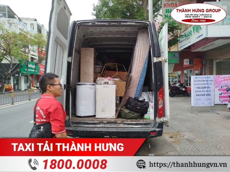 Di chuyển nệm lên xe 
