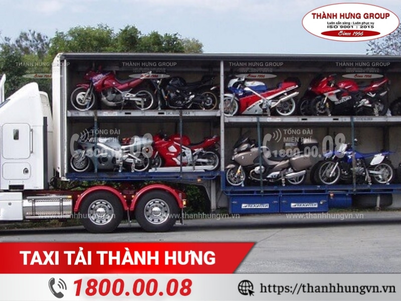 Vận chuyển xe máy tiềm ẩn nhiều nguy cơ mất an toàn.