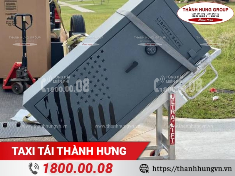 Xe đẩy và các công cụ hỗ trợ khác là tiêu chí đánh giá đơn vị vận chuyển két sắt chuyên nghiệp.