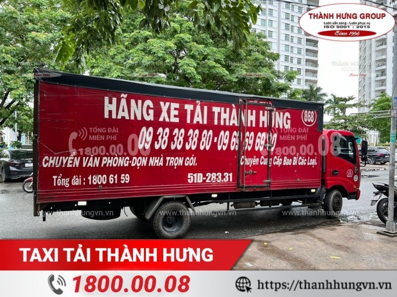 Xe tải chuyển kho xưởng của Thành Hưng. 
