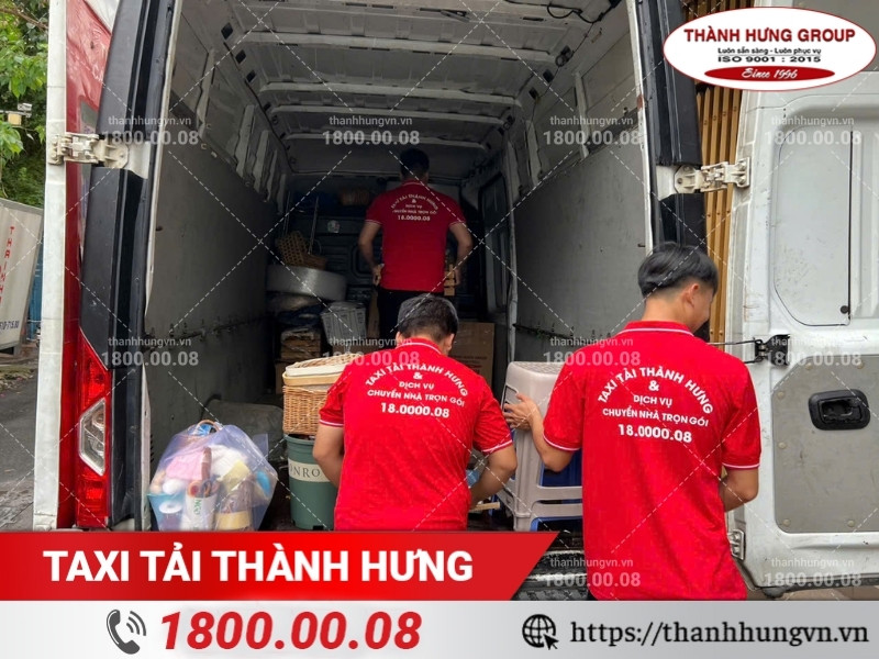 Xe tải là phương tiện vận chuyển hàng hóa an toàn, chuyên nghiệp.