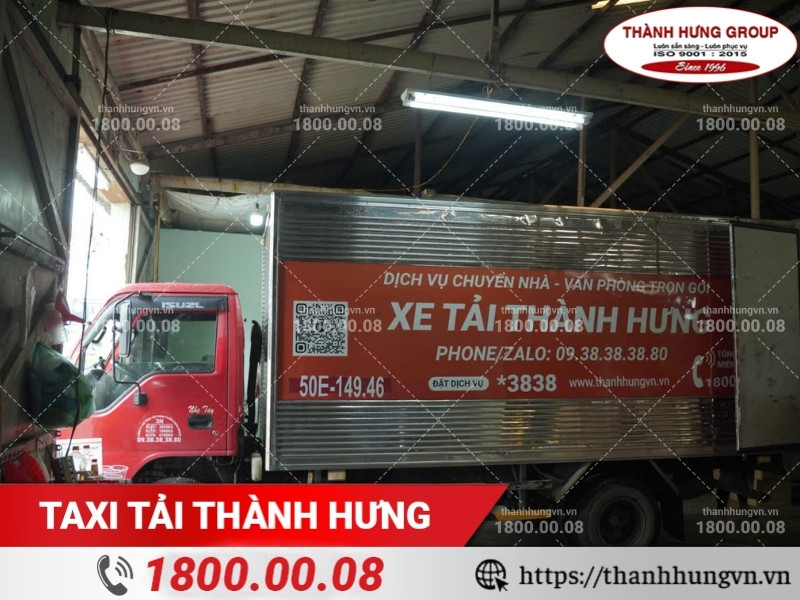 Xe tải lớn vận chuyển máy chạy bộ Thành Hưng.
