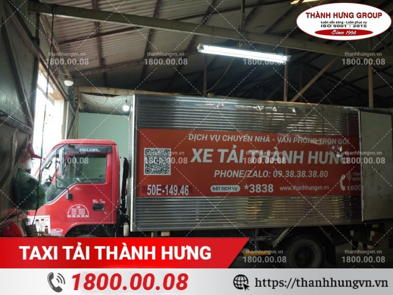 Xe tải lớn vận chuyển thiết bị y tế Thành Hưng.
