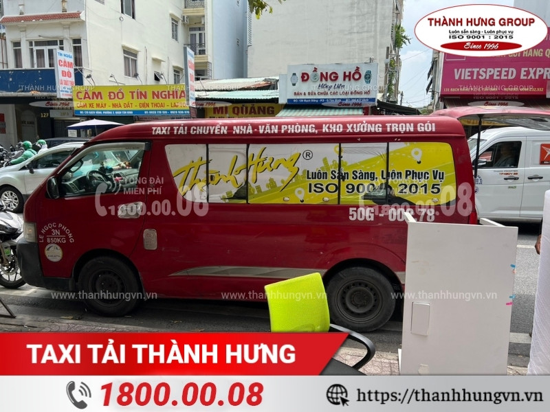 Xe tải nhỏ phù hợp chuyển nhà trong ngõ sâu.