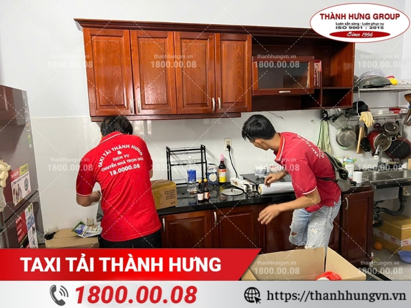 Thành Hưng hỗ trợ khách hàng tháo lắp và vận chuyển tủ bếp chuyên nghiệp.