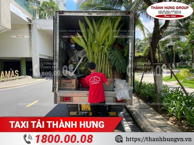 Xe tải Thành Hưng hỗ trợ khách hàng chuyển nhà liên tỉnh.