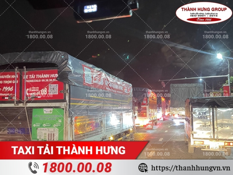 Xe tải Thành Hưng hoạt động linh hoạt thời gian, phục vụ khách hàng bốc hàng đêm. 