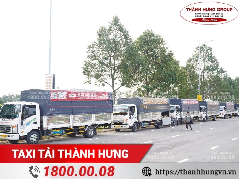 Xe tải thùng kín/ thùng mui phủ bạt vận chuyển hàng hóa Thành Hưng.