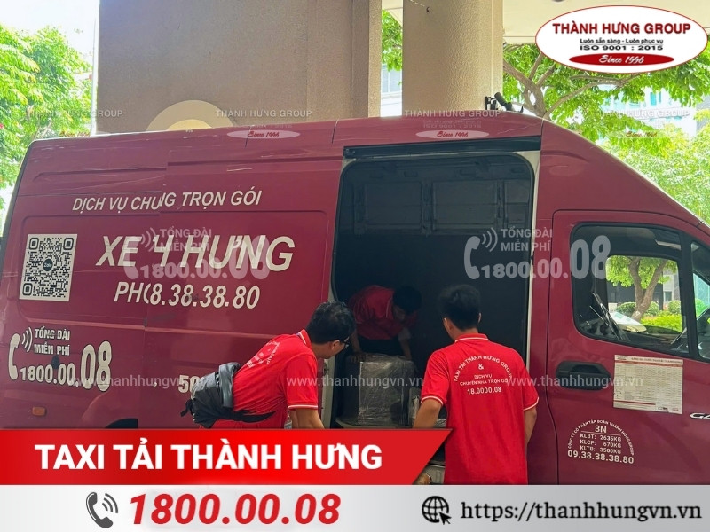 Xe van Thành Hưng được nhiều người lựa chọn để chuyển nhà trong ngõ sâu hẻm nhỏ.