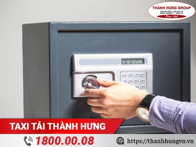 Xem ngày tốt mua két sắt theo tuổi và mệnh của gia chủ là cách phổ biến nhất.