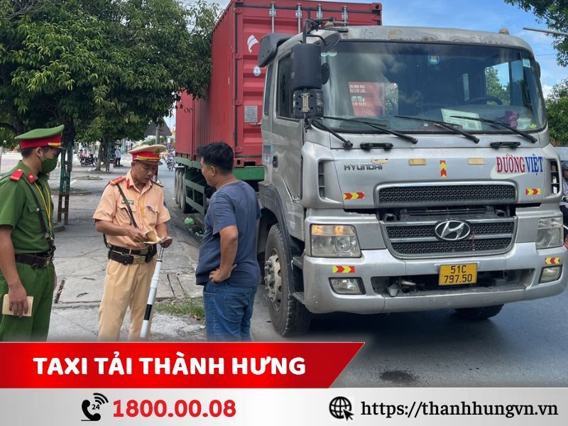 Xử phạt hành chính hoặc tước giấy phép lái xe nếu vi phạm quy định cấm xe tải 