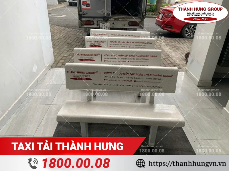 Ghế đá được chuyển đến các khu dân cư